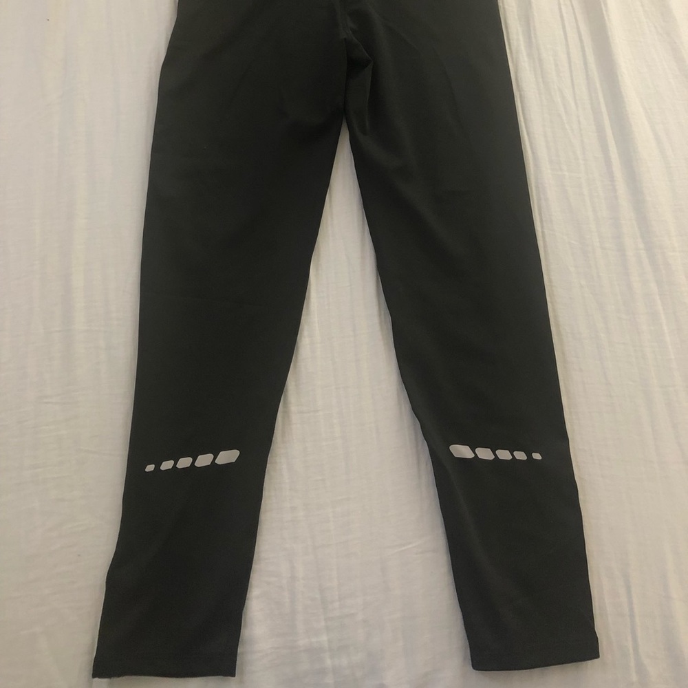 Black leggings size medium but fit like an extra small